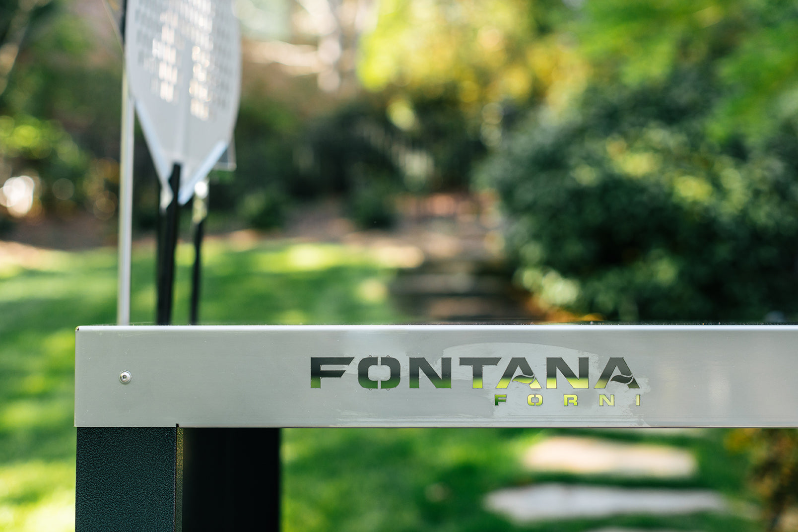Pizza Desk Fontana, four monté sur chariot, vue packshot