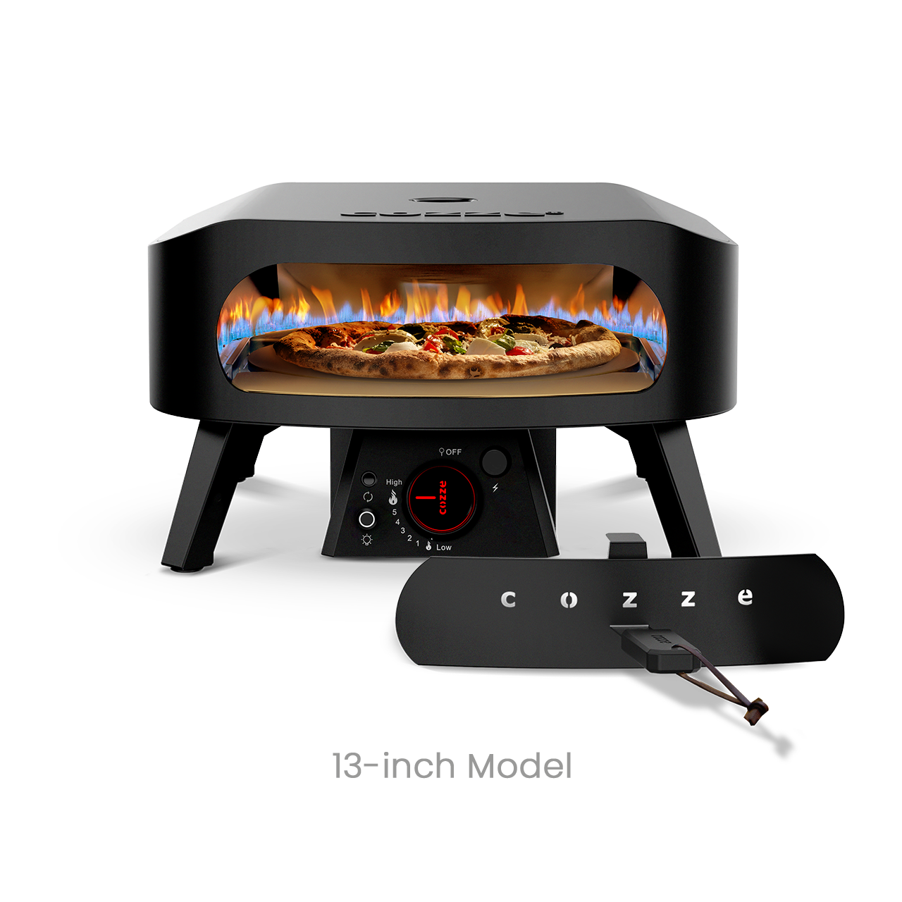 Four à pizza Cozze 13 pouces noir mat sur une terrasse, porte installée