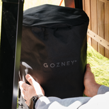 Housse de bouteille de gaz Gozney à côté d'un four à pizza - Lapizzashop