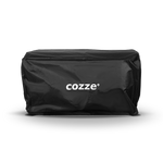 Housse noire en nylon Oxford installée sur un four à pizza Cozze 13 pouces