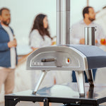 Ooni Fyra est LE petit four à pizza portatif extérieur le plus économique à l’achat, pour le pizzaiolo souhaitant tester ses talents avant d’investir de plus gros montants.