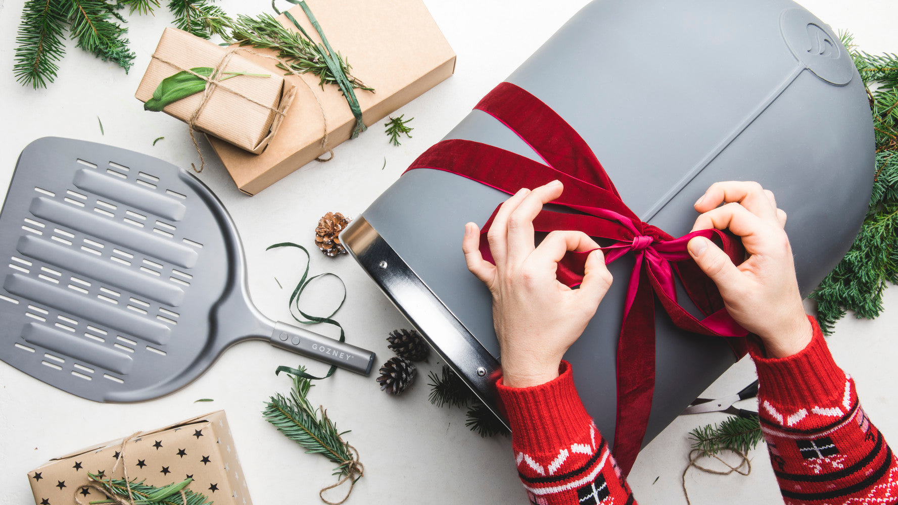 Cadeau Gozney emballé pour Noël, guide cadeaux pizza