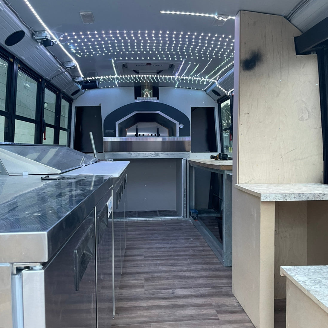 Four à pizza Prometeo commercial au bois Fontana, four en service food truck