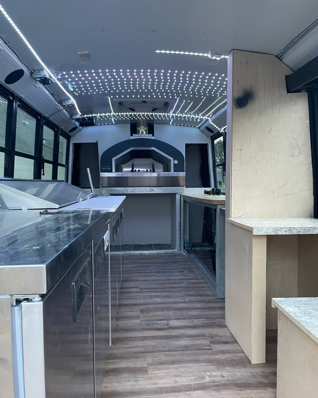 Four à pizza Prometeo commercial au bois Fontana, four en service food truck